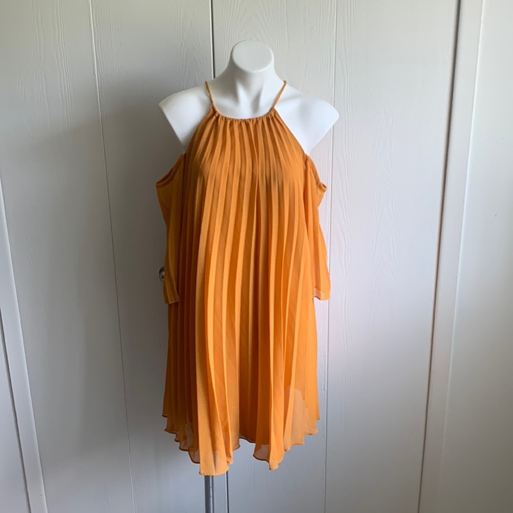 BB Dakota dress. Size medium. Worn once, like new!